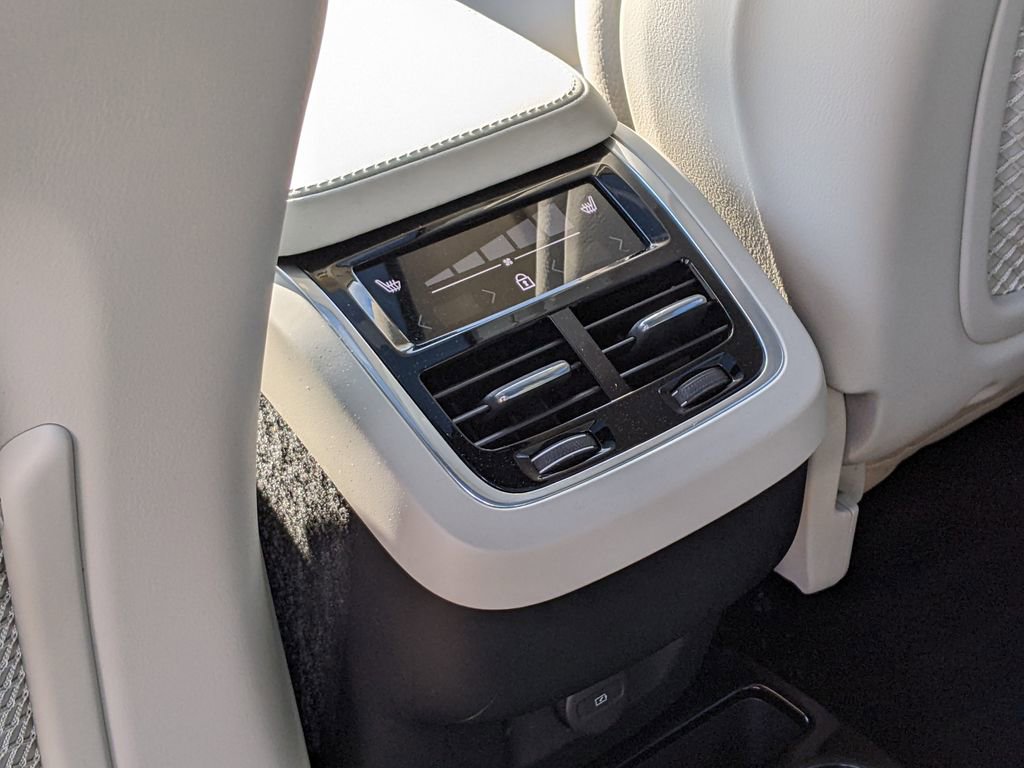 Certified 2024 Volvo XC90 B6 Plus w/ Protection Package image 24