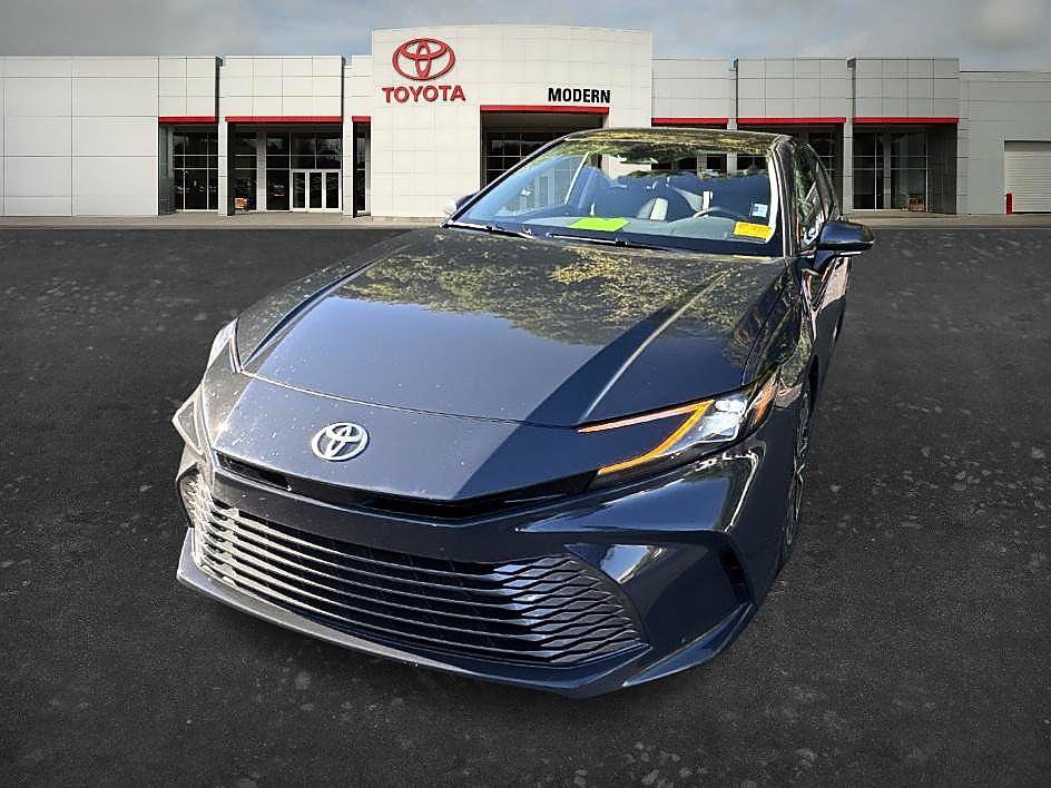 Used 2025 Toyota Camry XLE FWD image 10