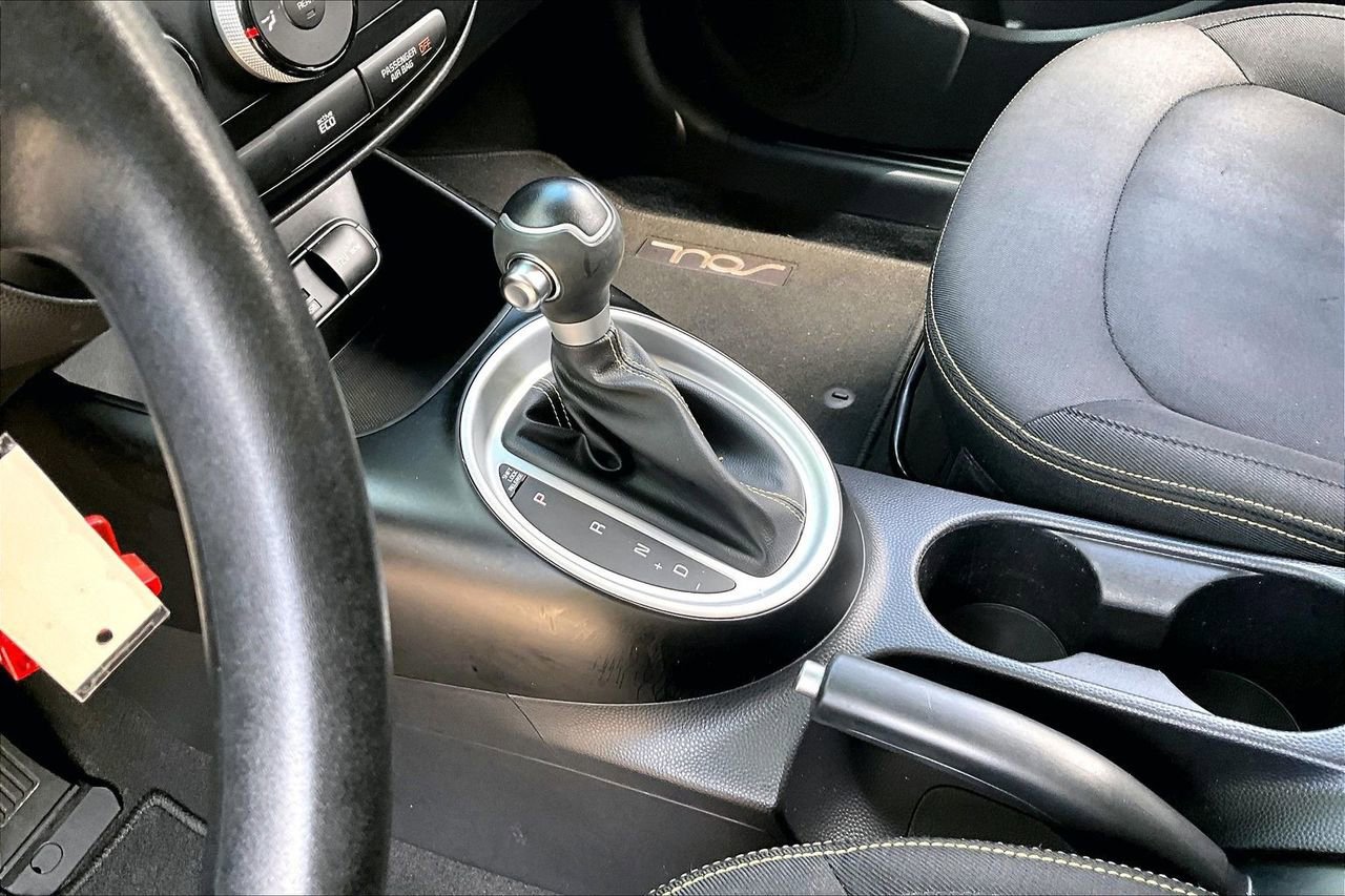 Used 2016 Kia Soul + FWD image 15