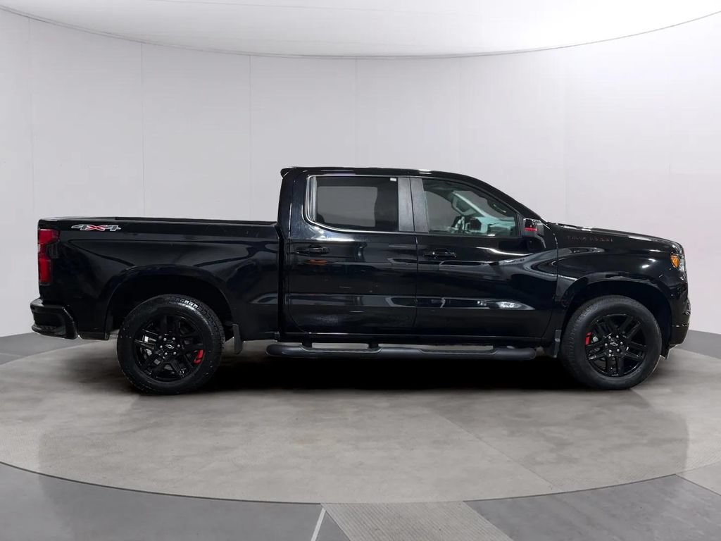 Used 2023 Chevrolet Silverado 1500 RST w/ Redline Edition AWD/4WD image 2
