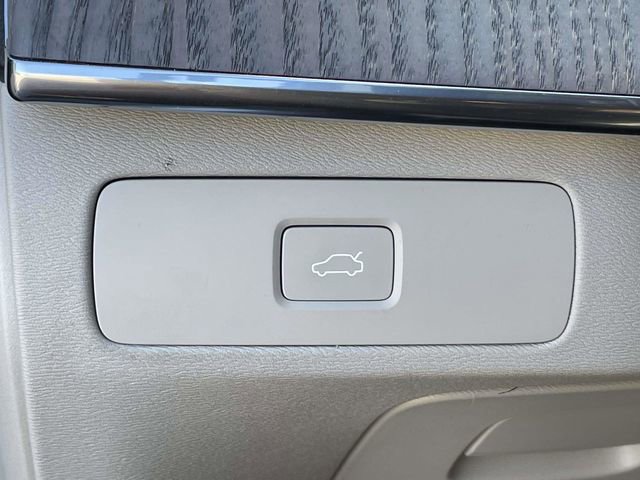 Used 2024 Volvo XC90 B5 Plus w/ Protection Package Premier image 30