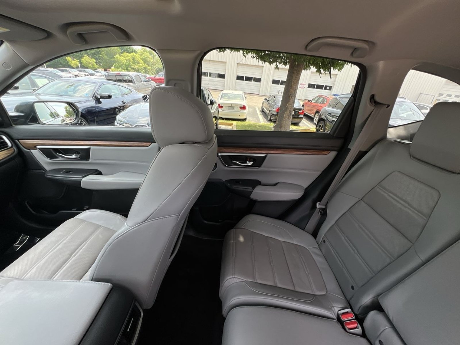 Used 2018 Honda CR-V Touring image 3