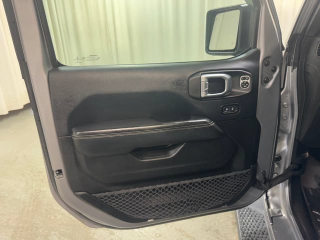 Used 2018 Jeep Wrangler Unlimited Sahara AWD/4WD image 12