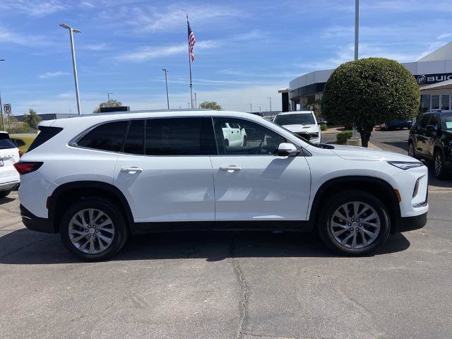 Used 2025 Buick Enclave Preferred AWD/4WD image 2