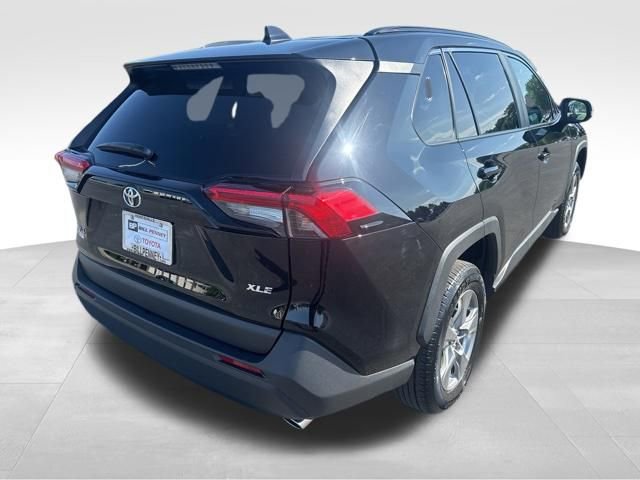 Used 2025 Toyota RAV4 XLE image 5