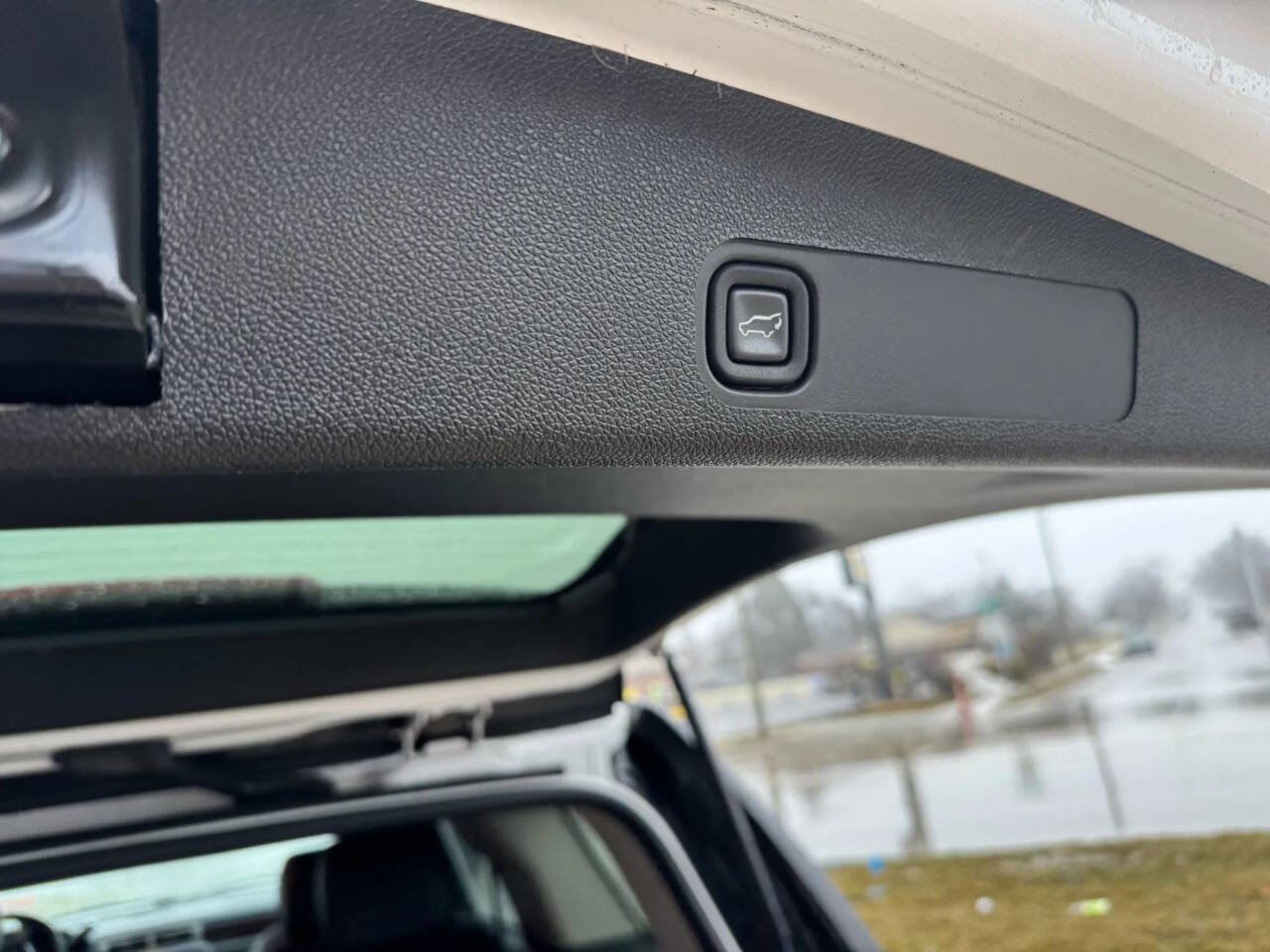 Used 2011 GMC Yukon Denali image 11