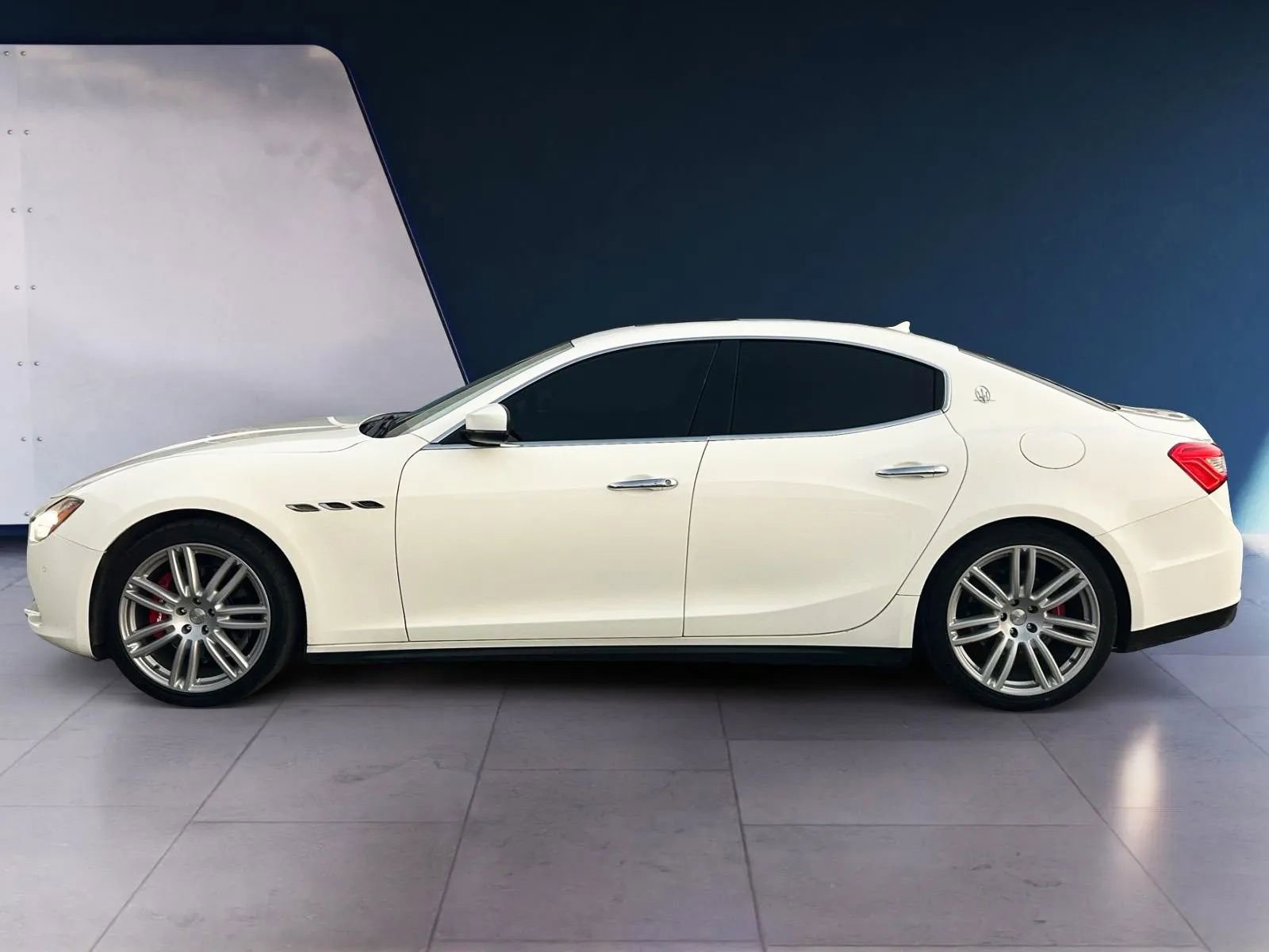 Used 2017 Maserati Ghibli RWD image 2