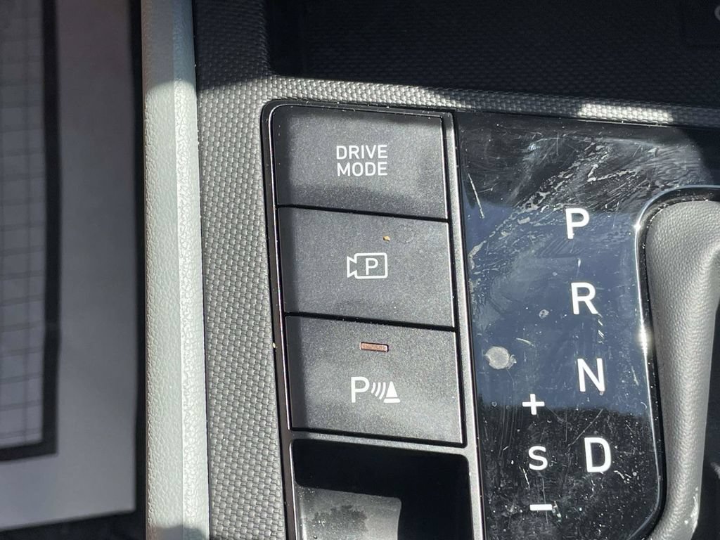 Used 2024 Hyundai Elantra Limited FWD image 24