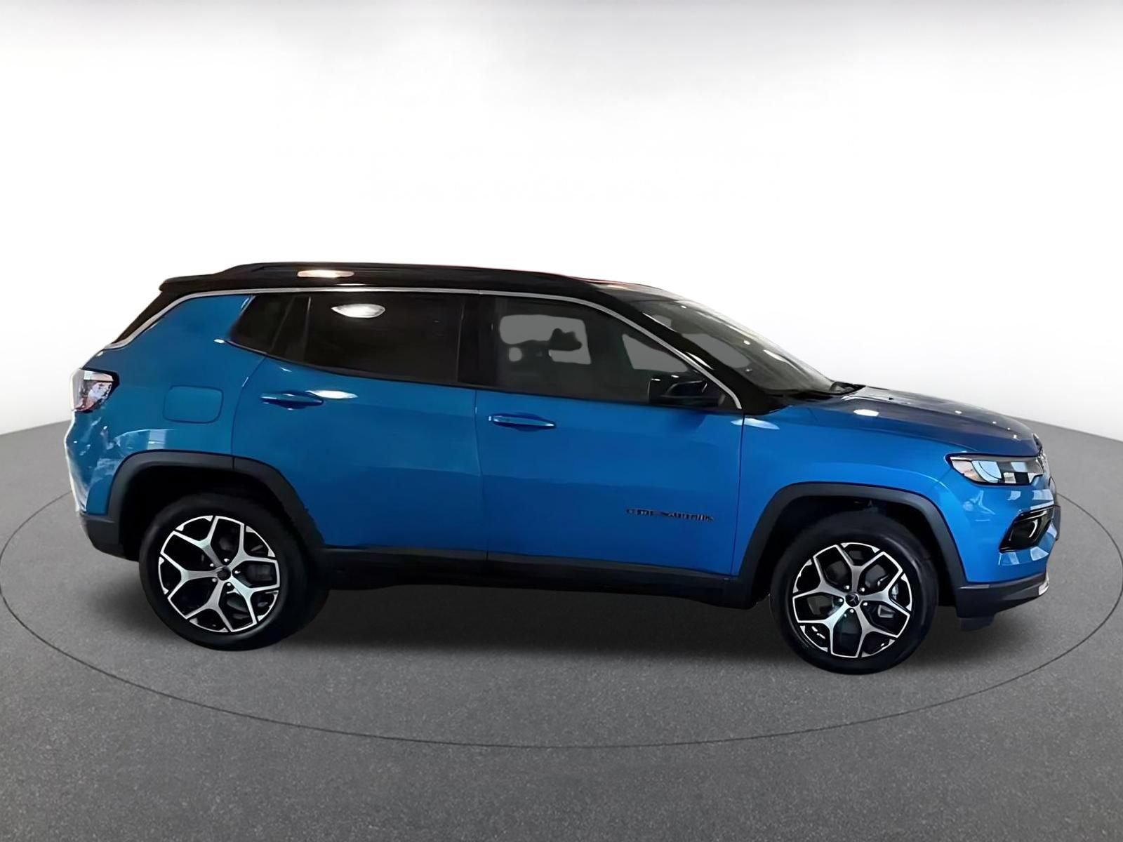 Used 2025 Jeep Compass Limited AWD/4WD image 15