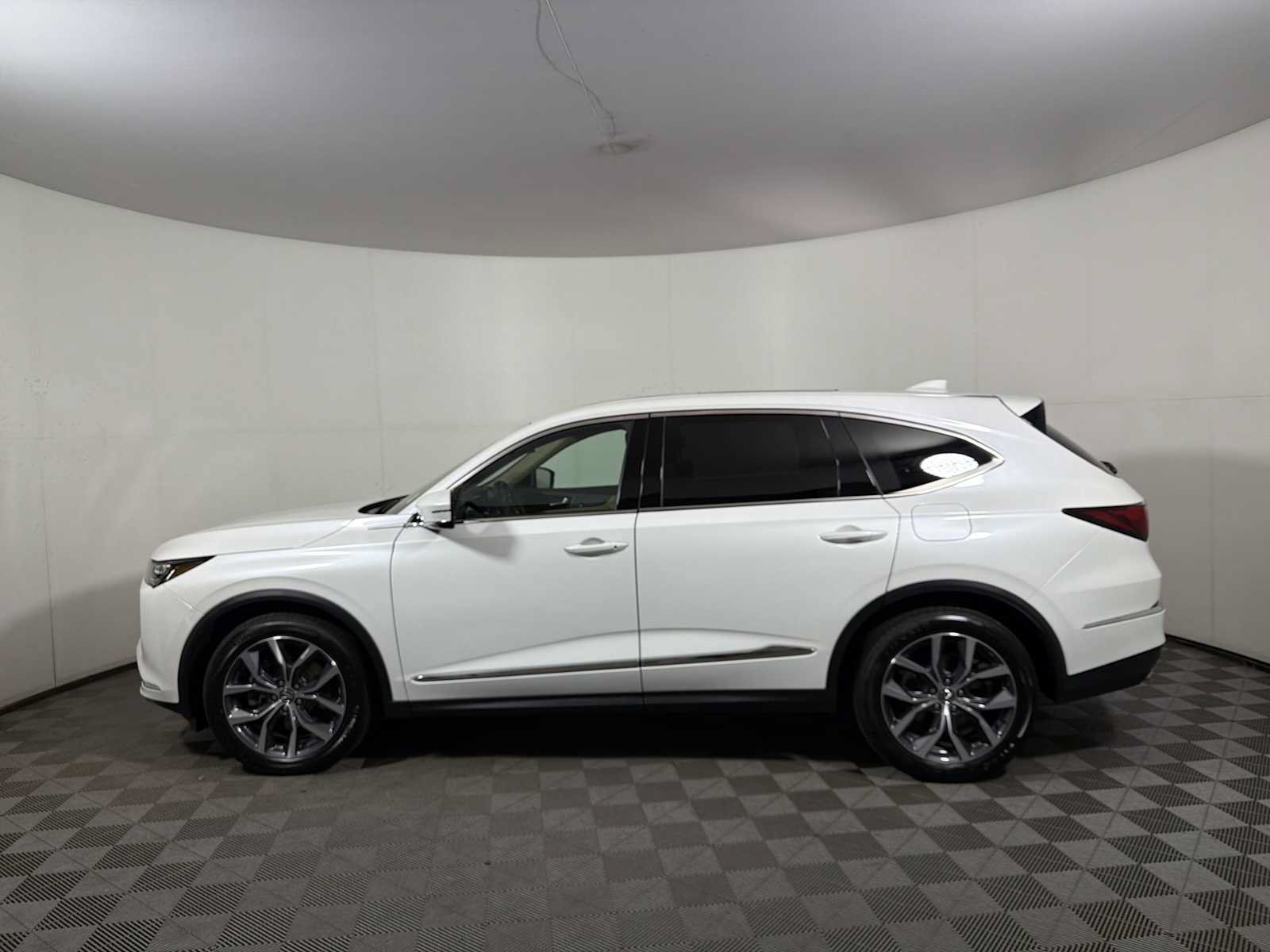 Used 2023 Acura MDX w/ Technology Package AWD/4WD image 4