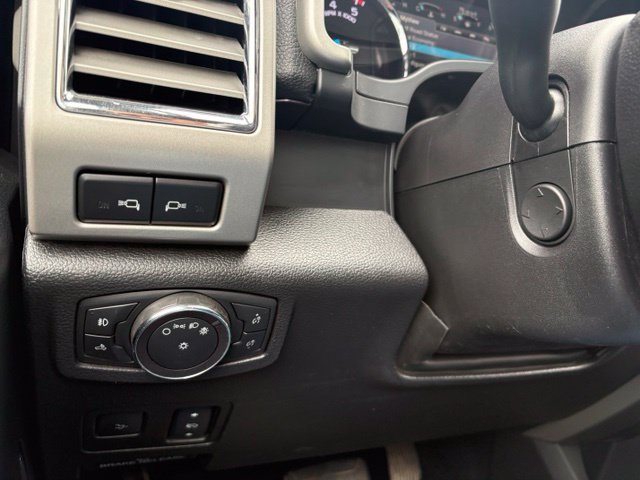 Used 2017 Ford F250 Lariat w/ Lariat Ultimate Package AWD/4WD image 24