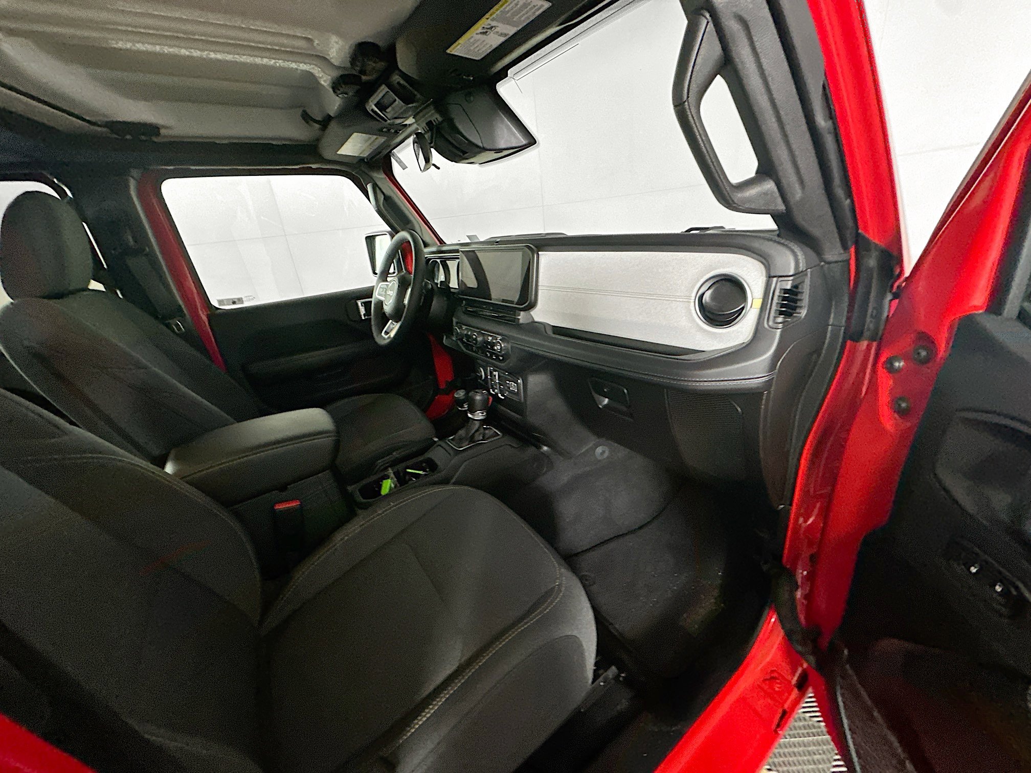 Used 2025 Jeep Wrangler Sahara w/ Safety Group image 29