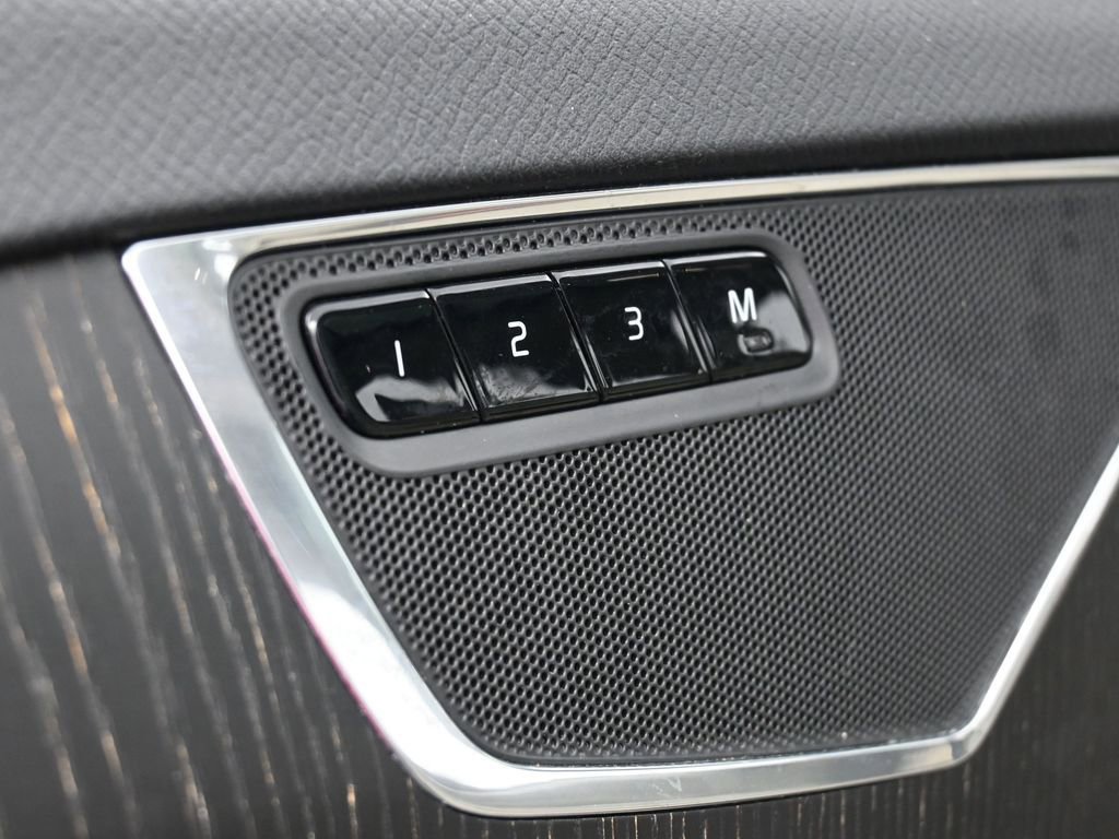 Used 2020 Volvo XC90 T5 Momentum w/ Protection Package image 16