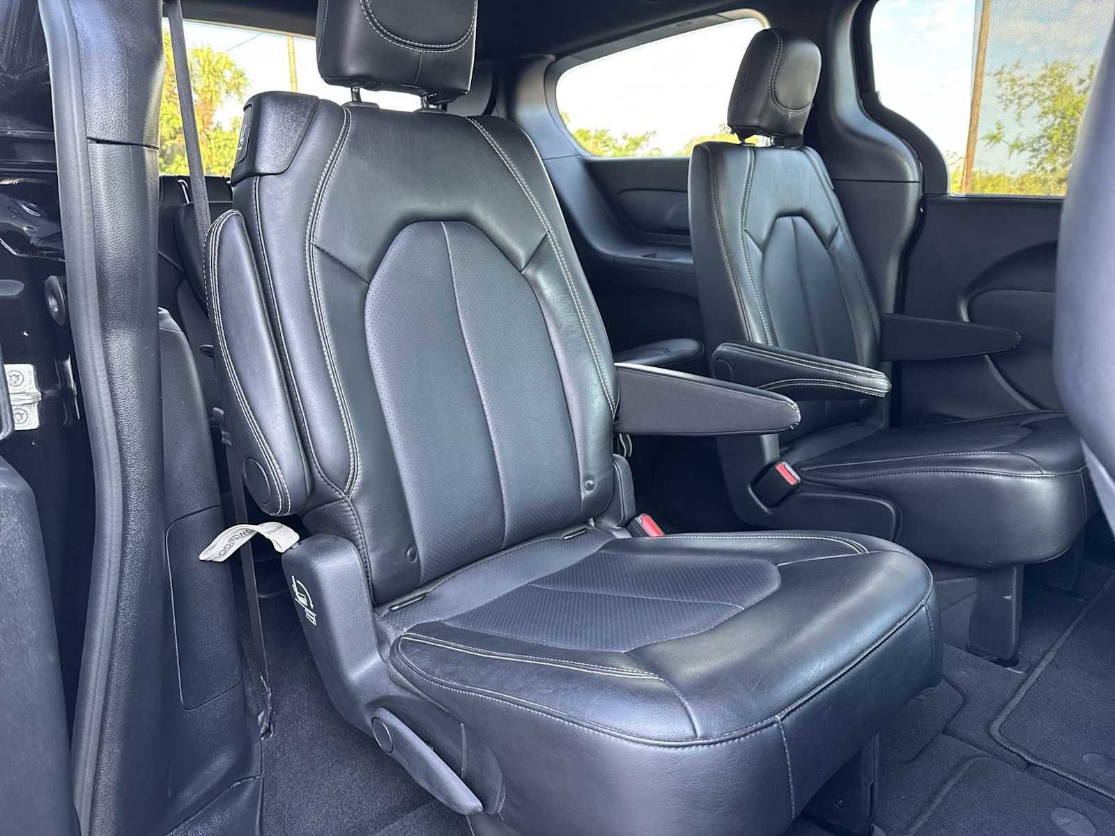 Used 2025 Chrysler Pacifica Select FWD image 19