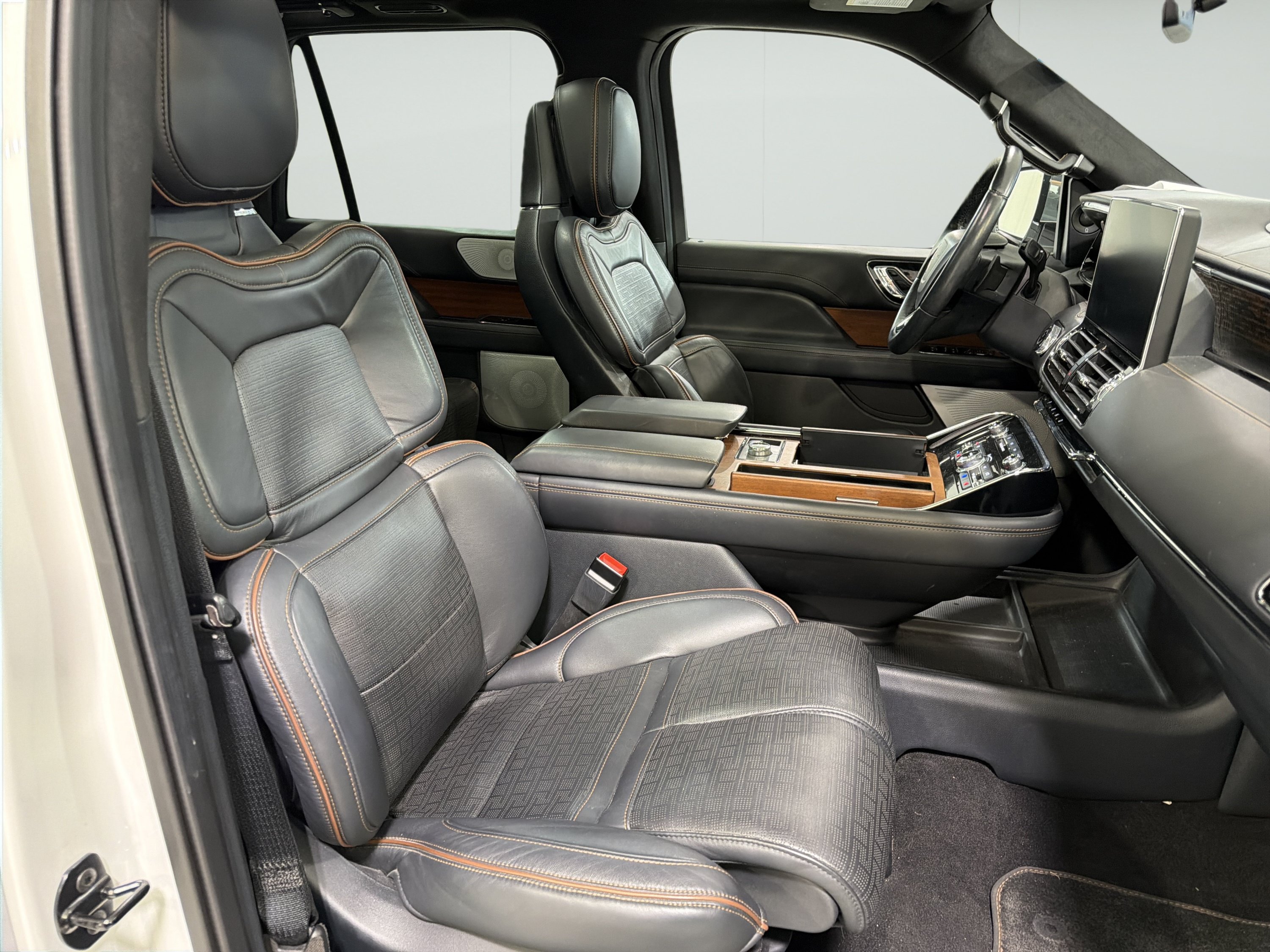 Used 2023 Lincoln Navigator L Black Label AWD/4WD image 13