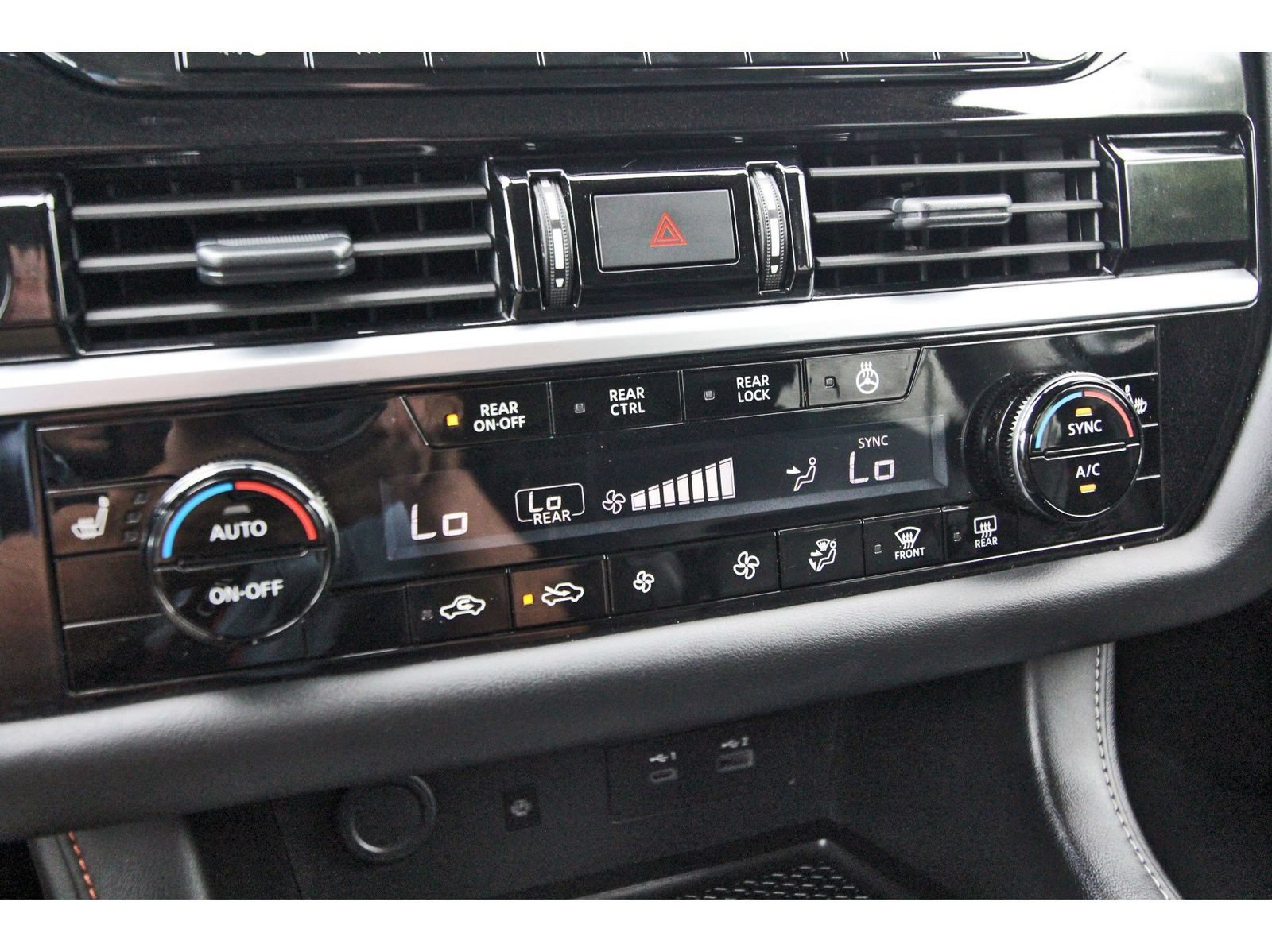 Used 2024 Nissan Pathfinder SL FWD image 27