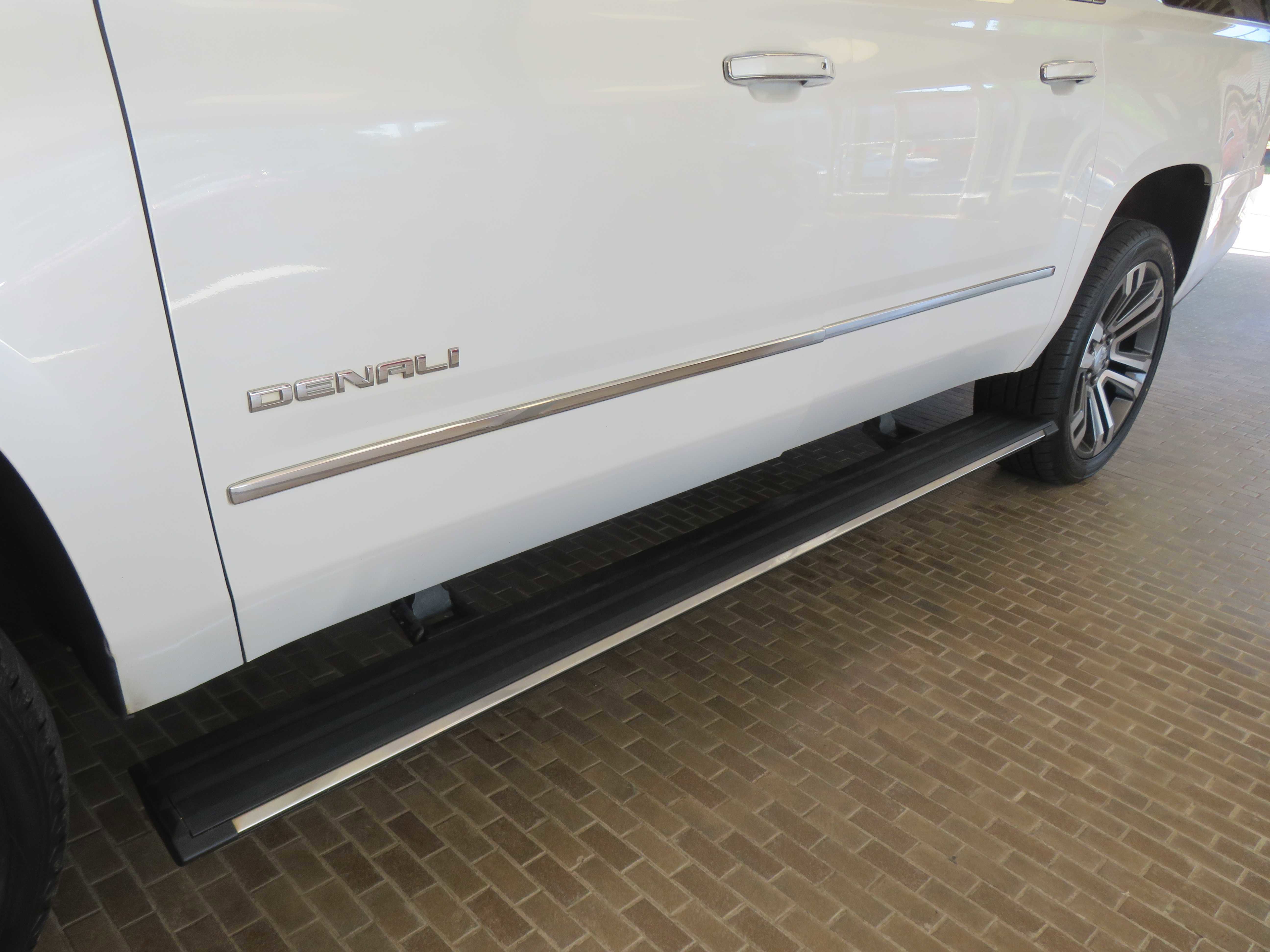 Used 2017 GMC Yukon XL Denali w/ Open Road Package AWD/4WD image 88