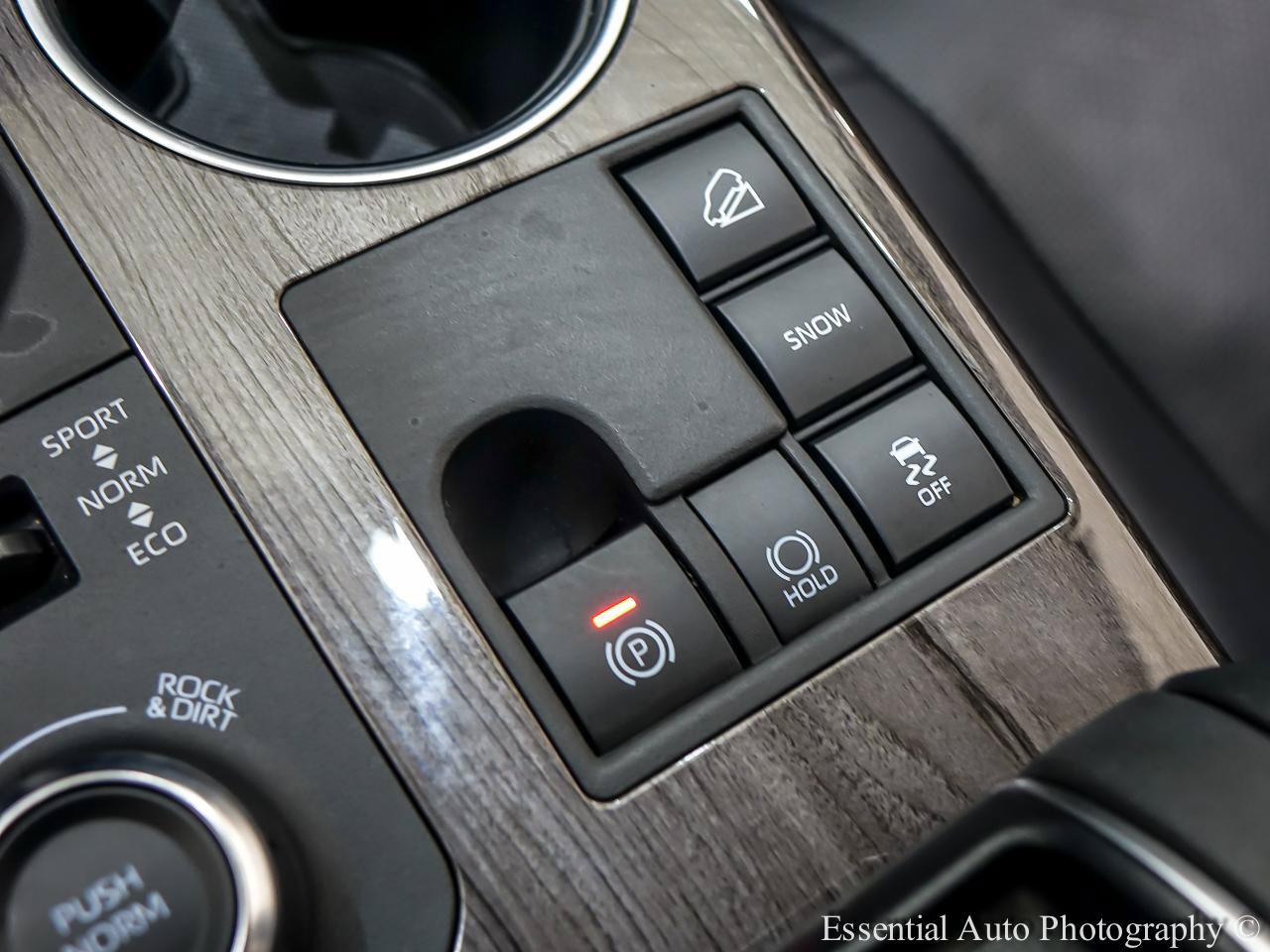 Used 2024 Toyota Highlander Limited AWD/4WD image 25