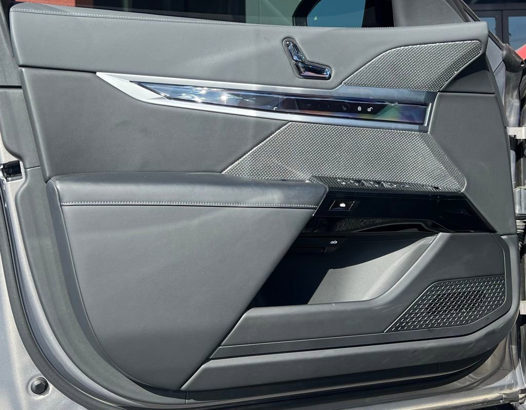 Used 2023 BMW i7 xDrive60 AWD/4WD image 15