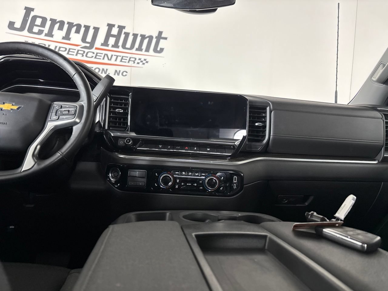 Used 2025 Chevrolet Silverado 2500 LT w/ Convenience Package AWD/4WD image 19