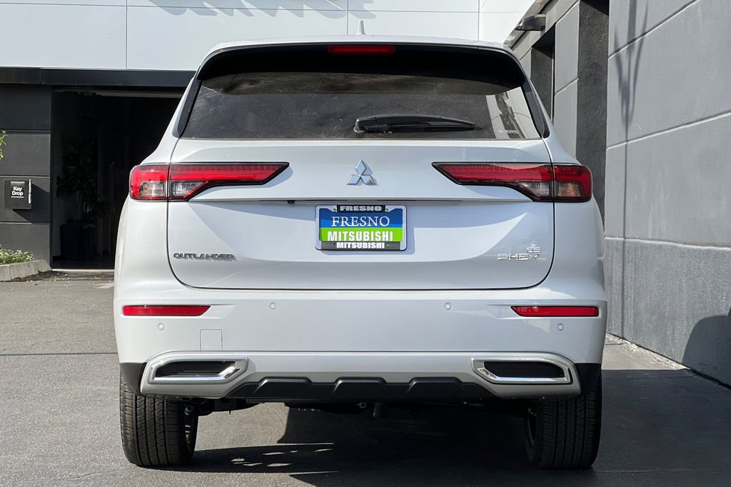New 2025 Mitsubishi Outlander SE image 6