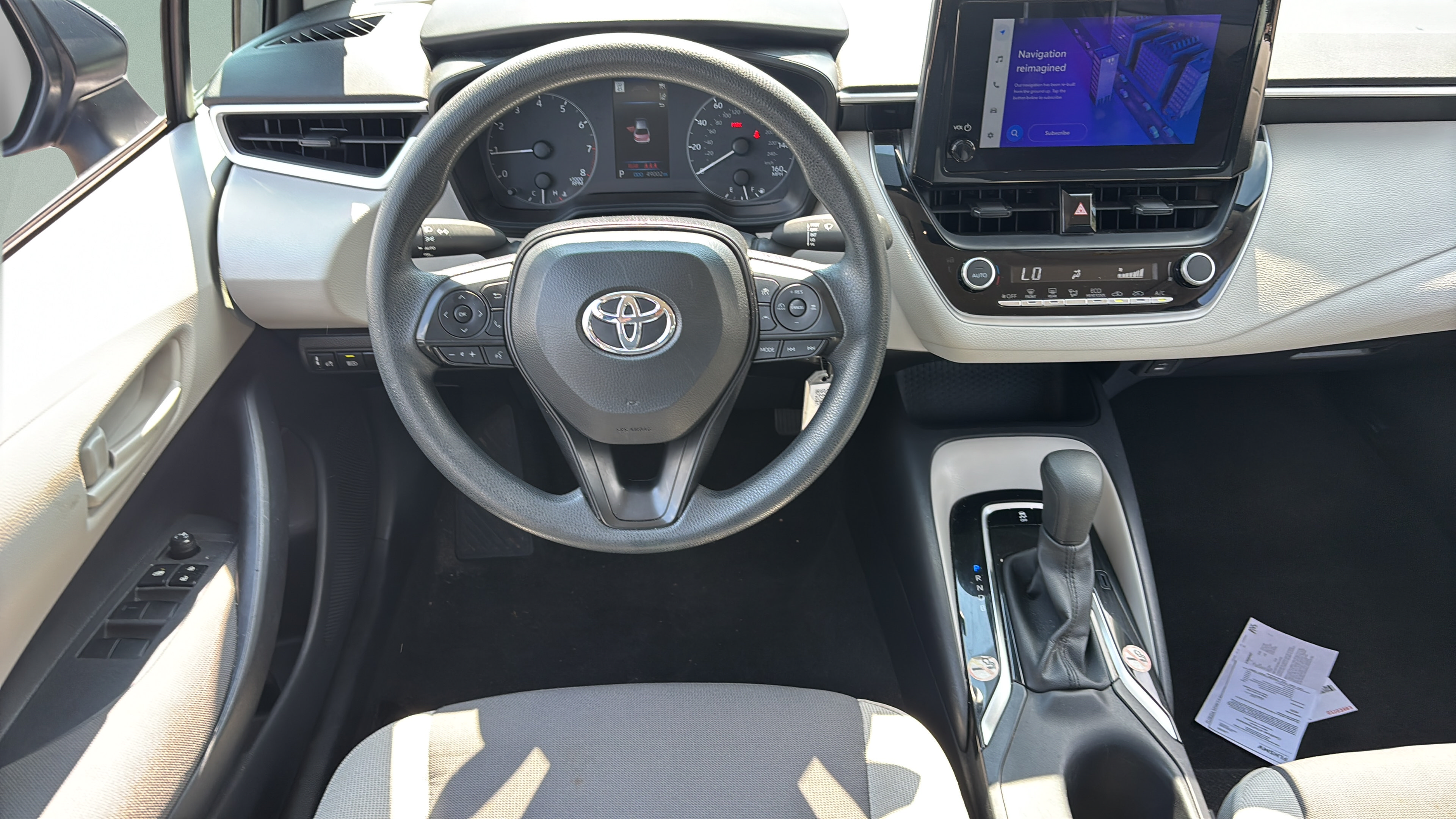 Used 2025 Toyota Corolla LE FWD image 11