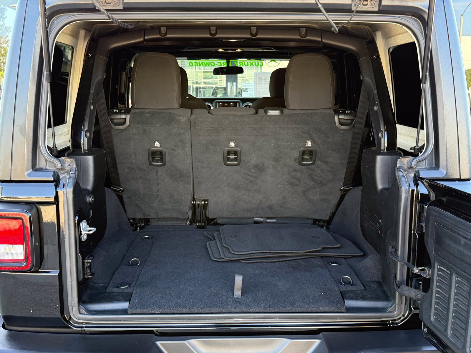 Used 2021 Jeep Wrangler Unlimited Sahara AWD/4WD image 16