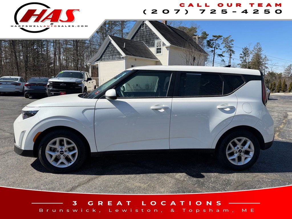 Used 2023 Kia Soul LX w/ Option Group 015 FWD image 3