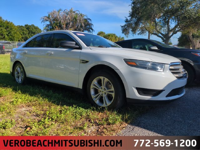 Used 2017 Ford Taurus SE FWD image 1
