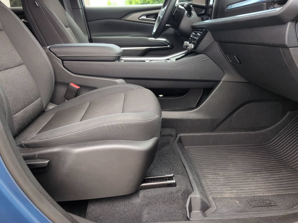 Used 2026 Chevrolet Traverse LT w/ LPO, Floor Liner Package AWD/4WD image 28