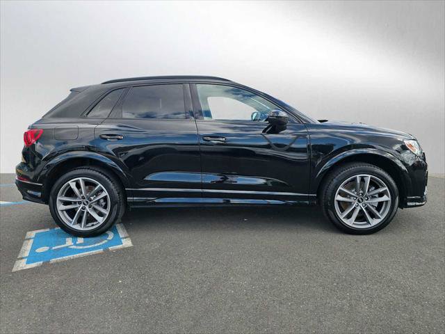 Used 2025 Audi Q3 2.0T Premium w/ Black Optic Sport Package AWD/4WD image 2