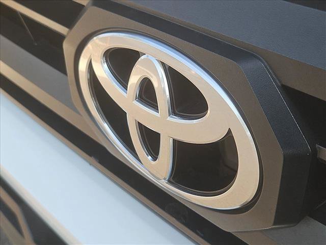 Used 2025 Toyota Tacoma SR5 AWD/4WD image 30