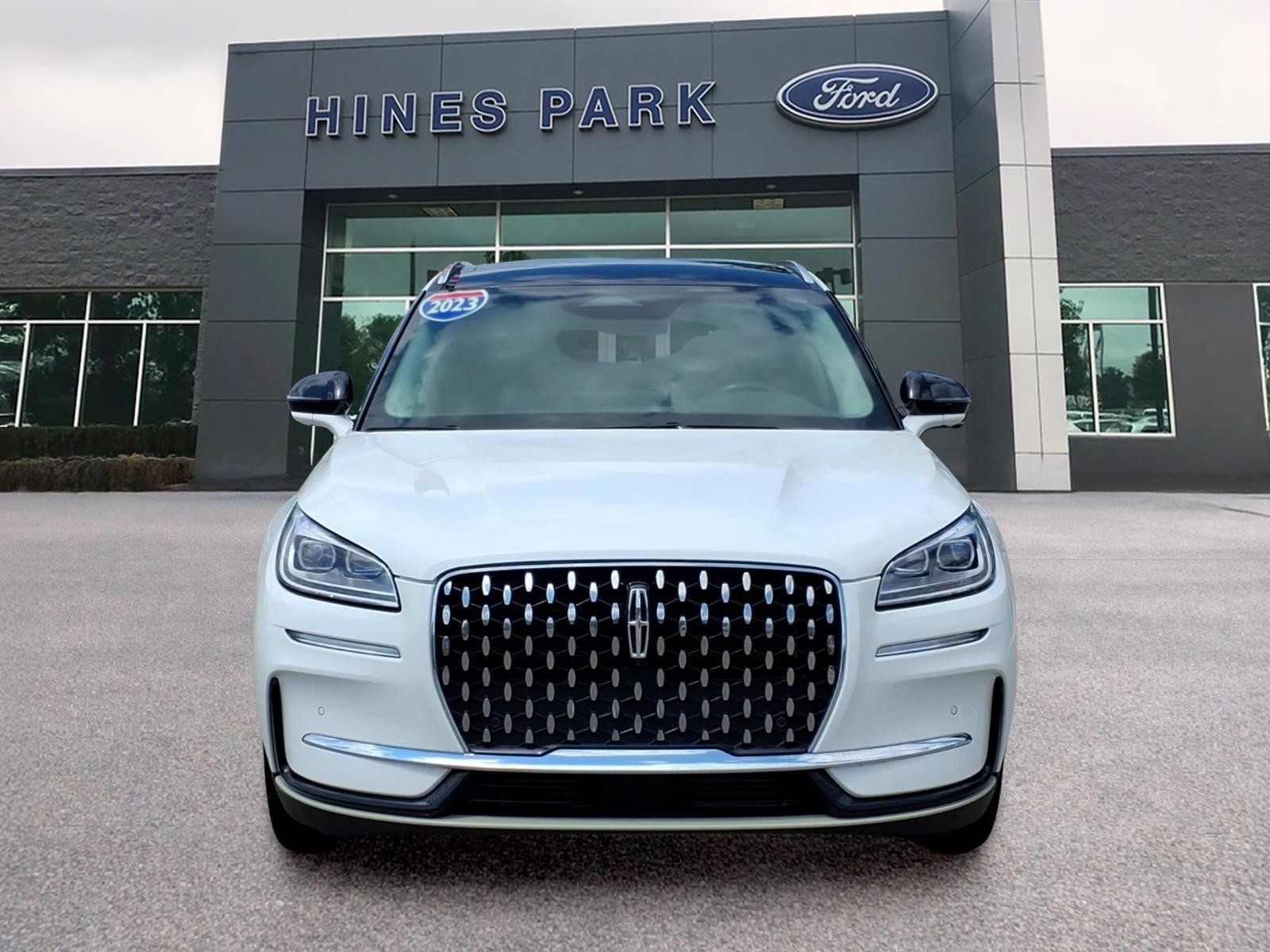 Used 2023 Lincoln Corsair Reserve w/ Equipment Group 201A AWD/4WD image 2