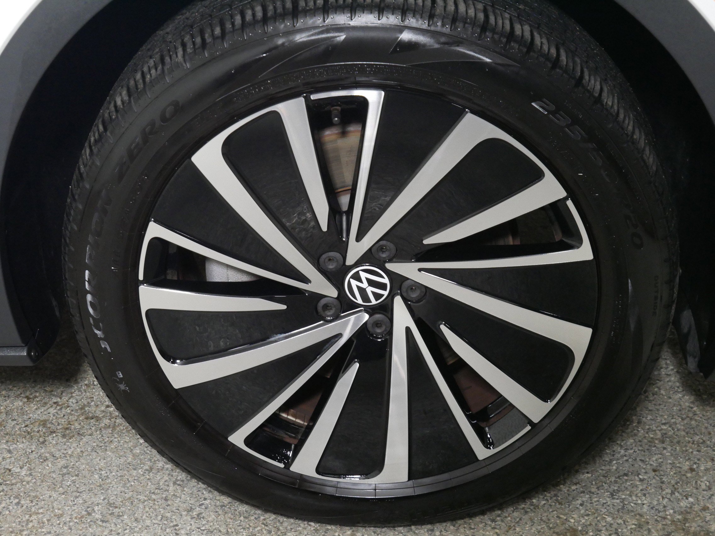 Used 2024 Volkswagen ID.4 Pro image 15