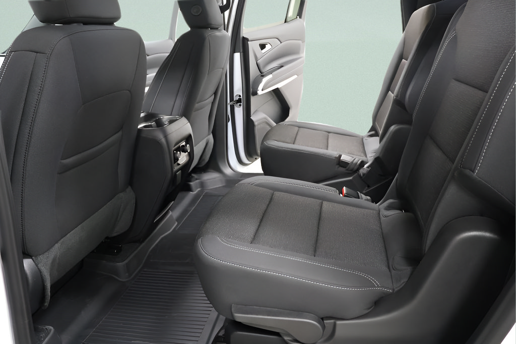 New 2027 Chevrolet Traverse LT w/ Driver Confidence Package FWD image 25