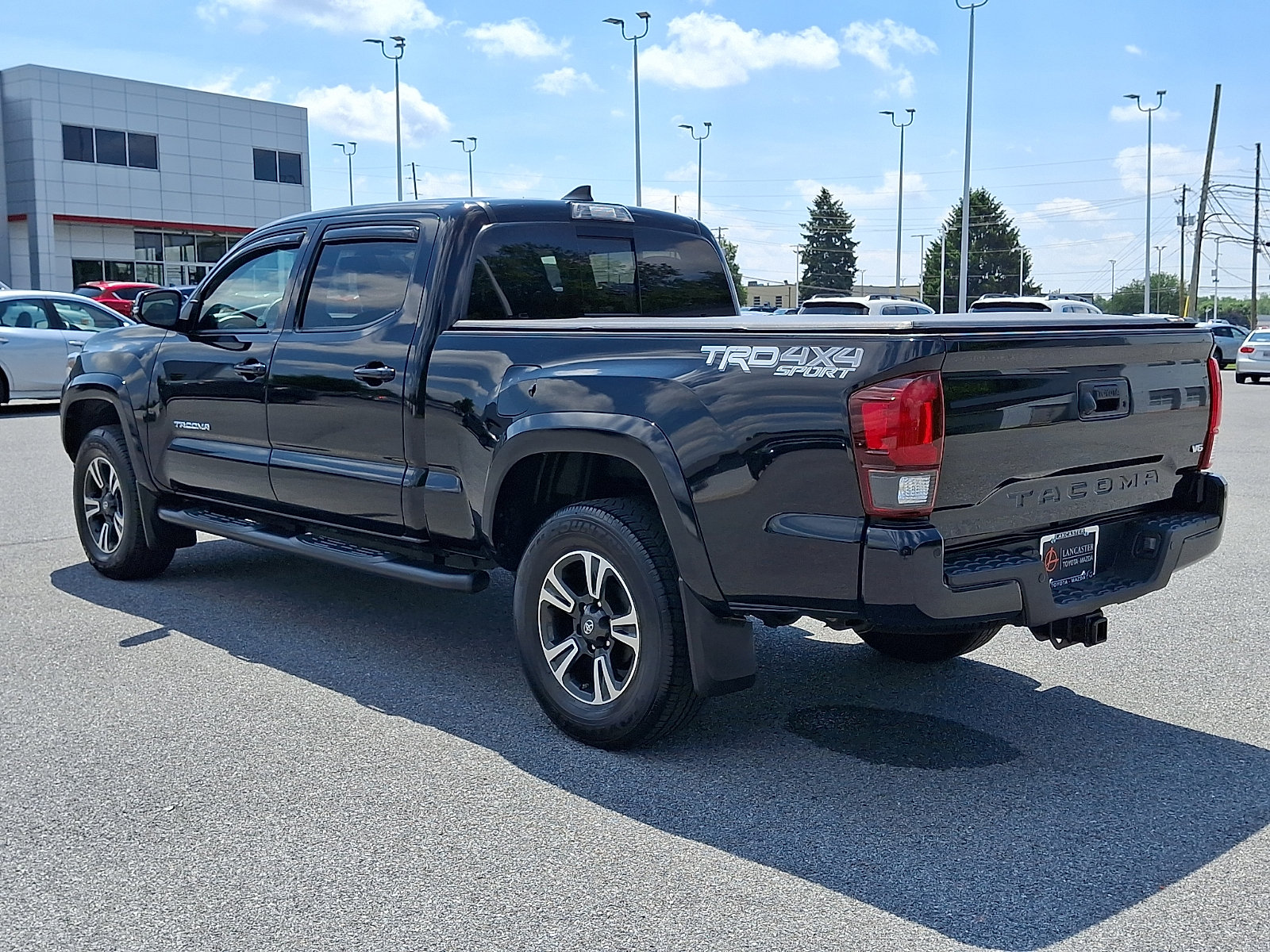 Used 2019 Toyota Tacoma TRD Sport w/ TRD Premium Sport Package AWD/4WD image 5