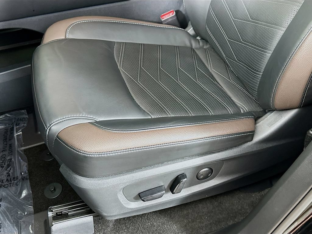 Certified 2025 Nissan Pathfinder Platinum AWD/4WD image 29