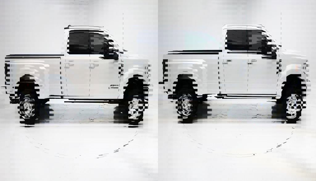 Used 2021 Ford F450 Platinum w/ FX4 Off-Road Package image 3