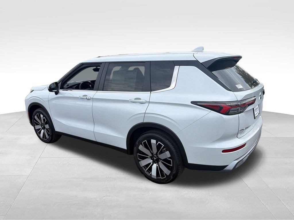 New 2026 Mitsubishi Outlander SE FWD image 3