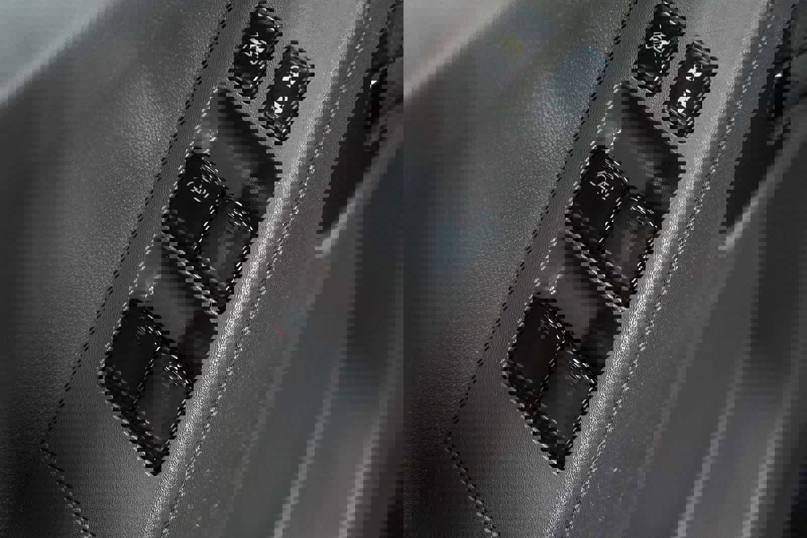 Used 2020 Nissan Frontier SV w/ Midnight Edition Floor Mats image 22