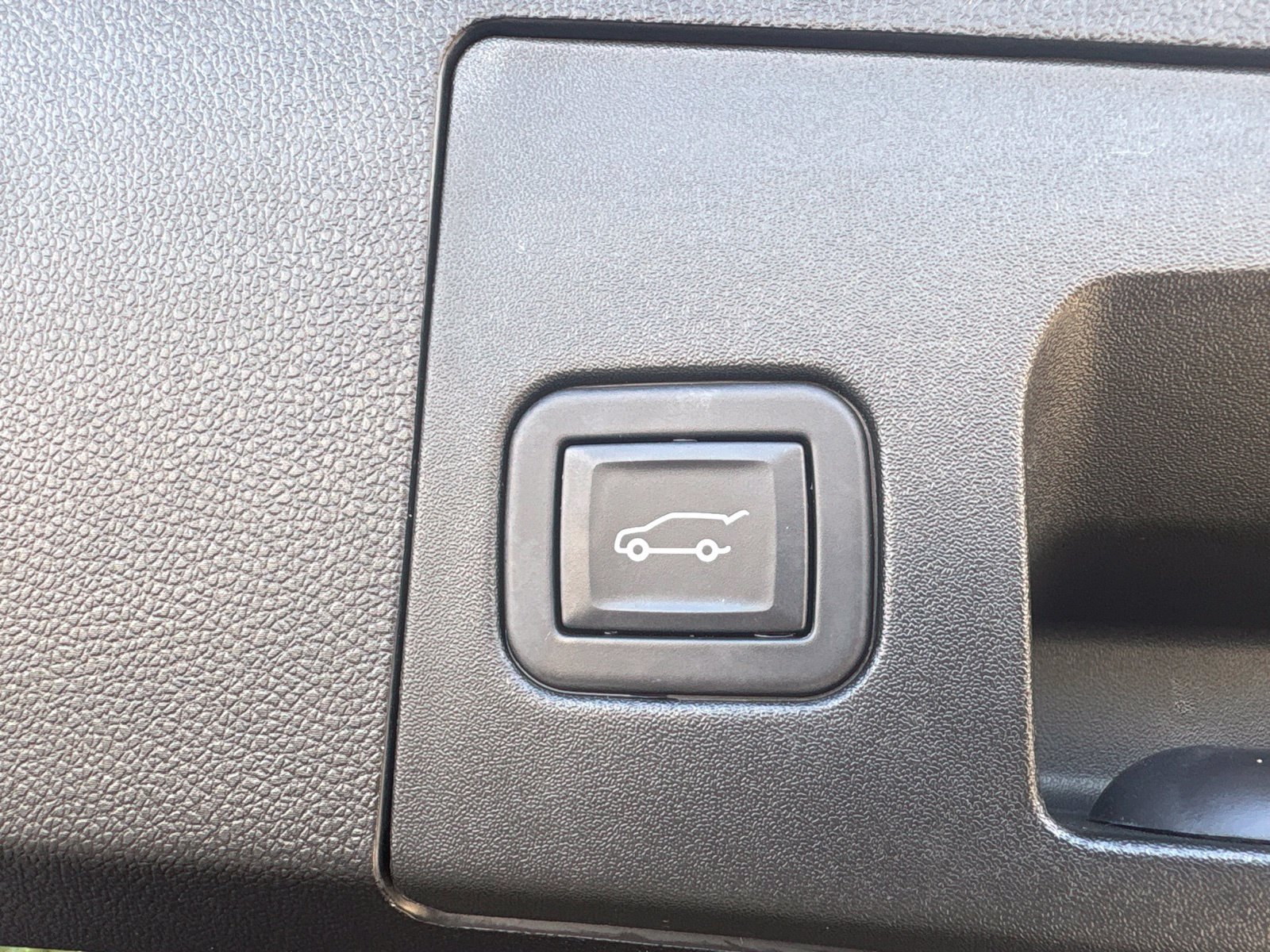 Used 2024 Cadillac XT4 Sport FWD image 18