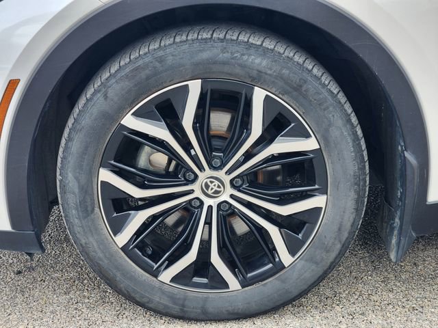 Used 2023 Toyota Crown XLE image 8