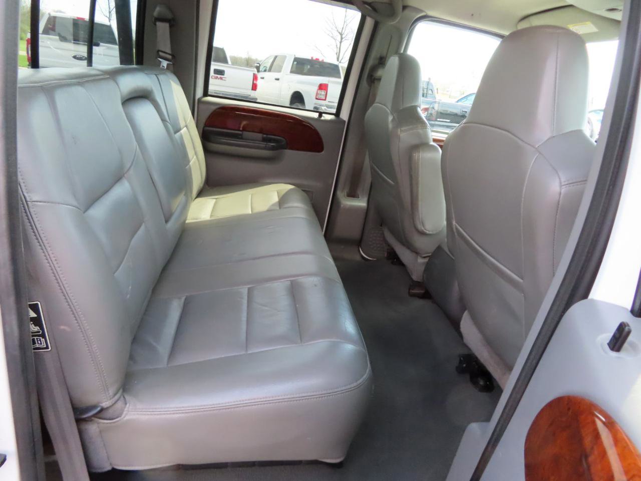 Used 2003 Ford F350 Lariat image 47