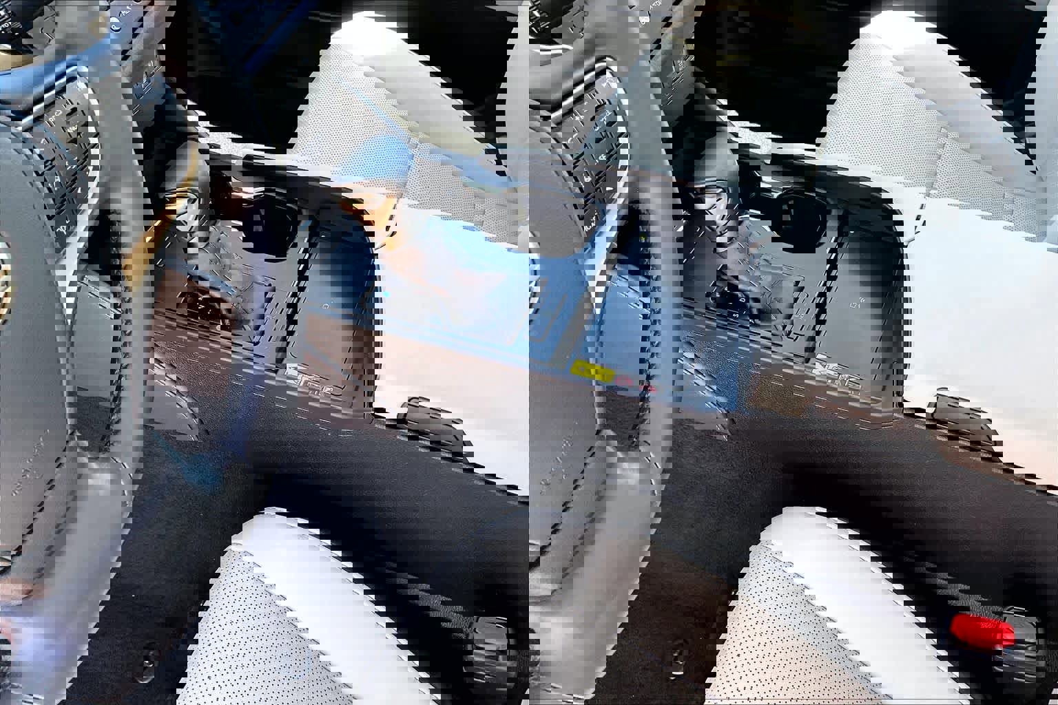 Certified 2025 Lexus ES 350 w/ Premium Package image 17