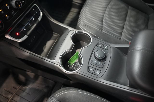 Used 2024 GMC Terrain SLE w/ Driver Convenience Package FWD image 16