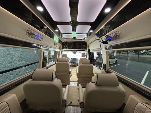 Used 2021 Mercedes-Benz Sprinter 3500 image 4