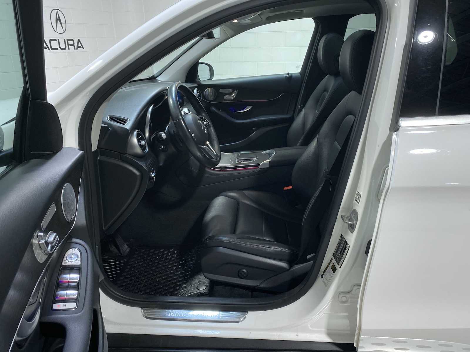 Used 2020 Mercedes-Benz GLC 300 4MATIC image 2