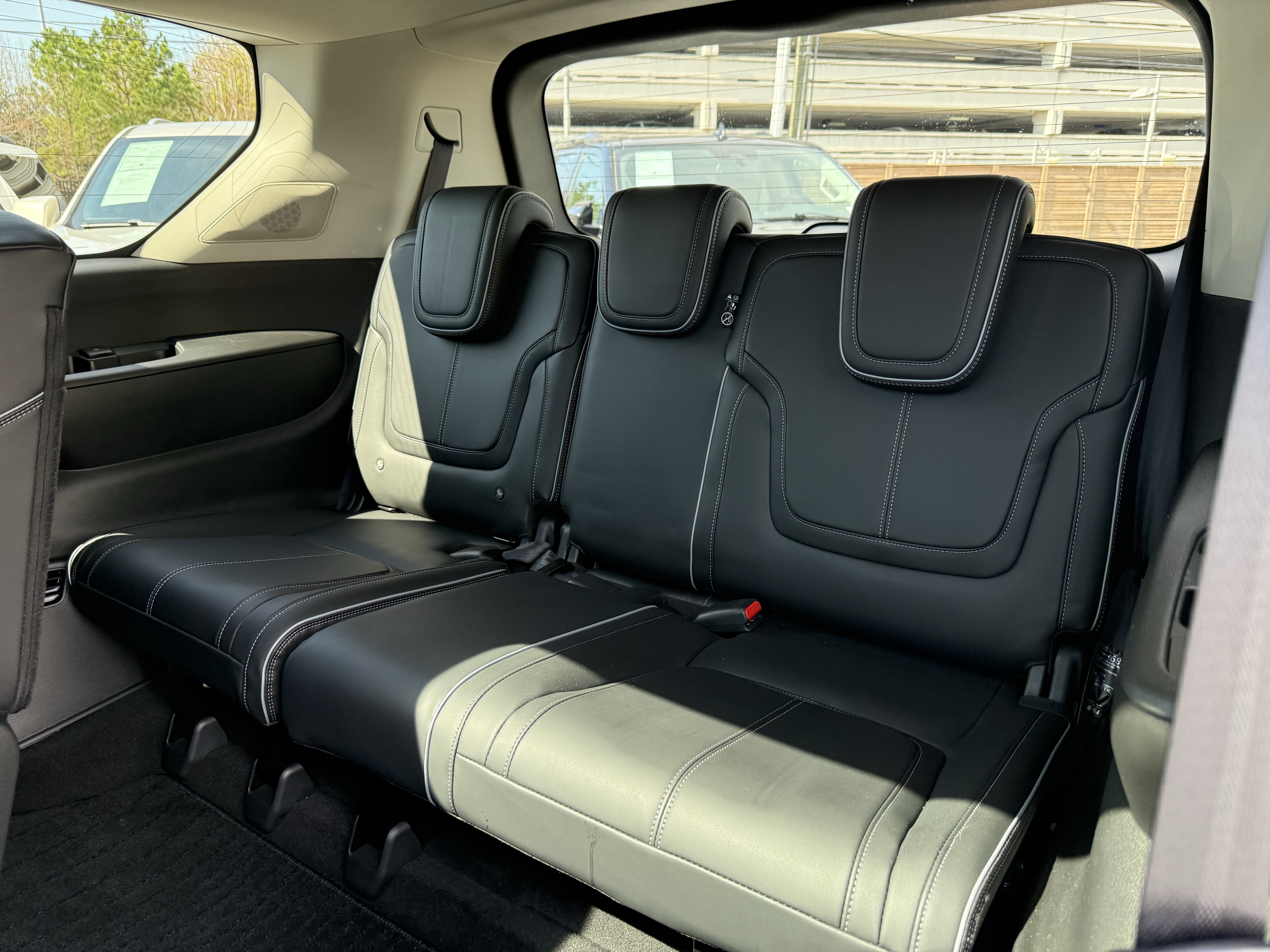 Certified 2025 INFINITI QX80 Sensory image 17