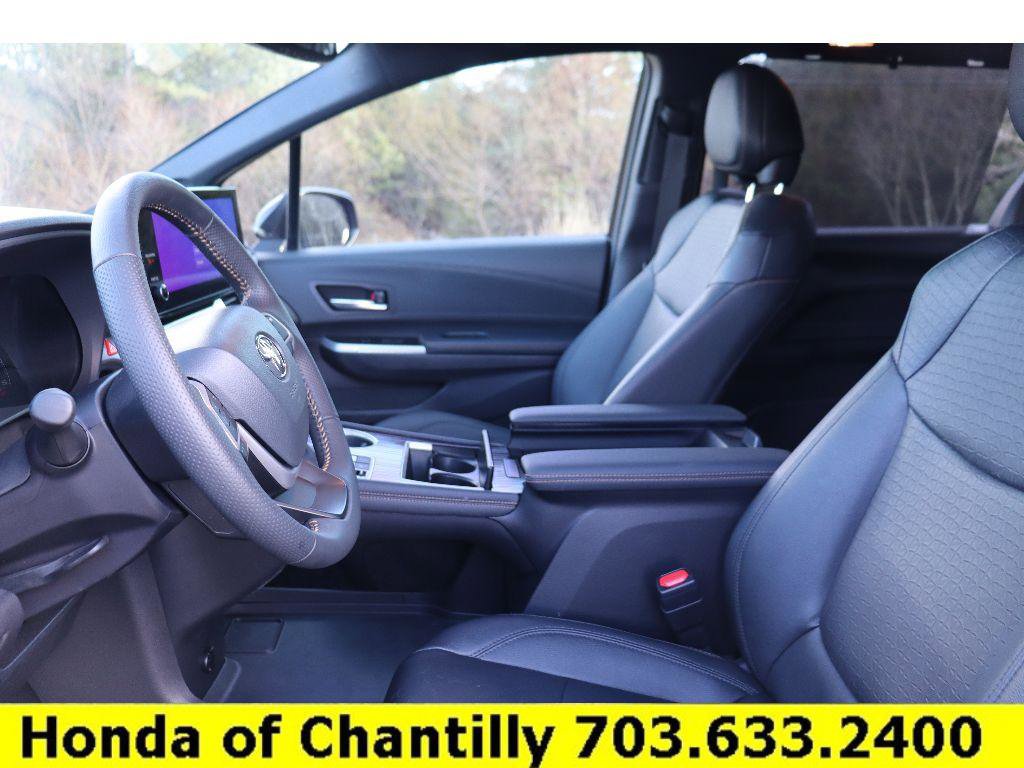 Used 2025 Toyota Sienna XLE Woodland Edition image 26