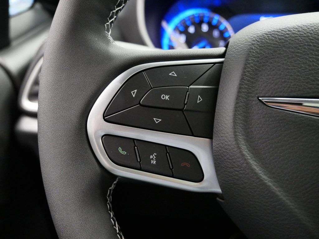New 2026 Chrysler Pacifica Select AWD/4WD image 35